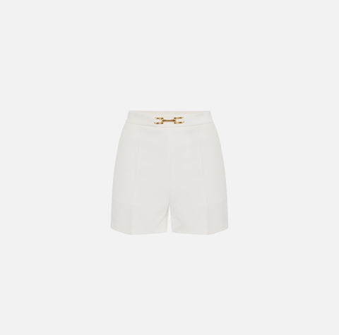 Shorts in crêpe con morsetto e patte