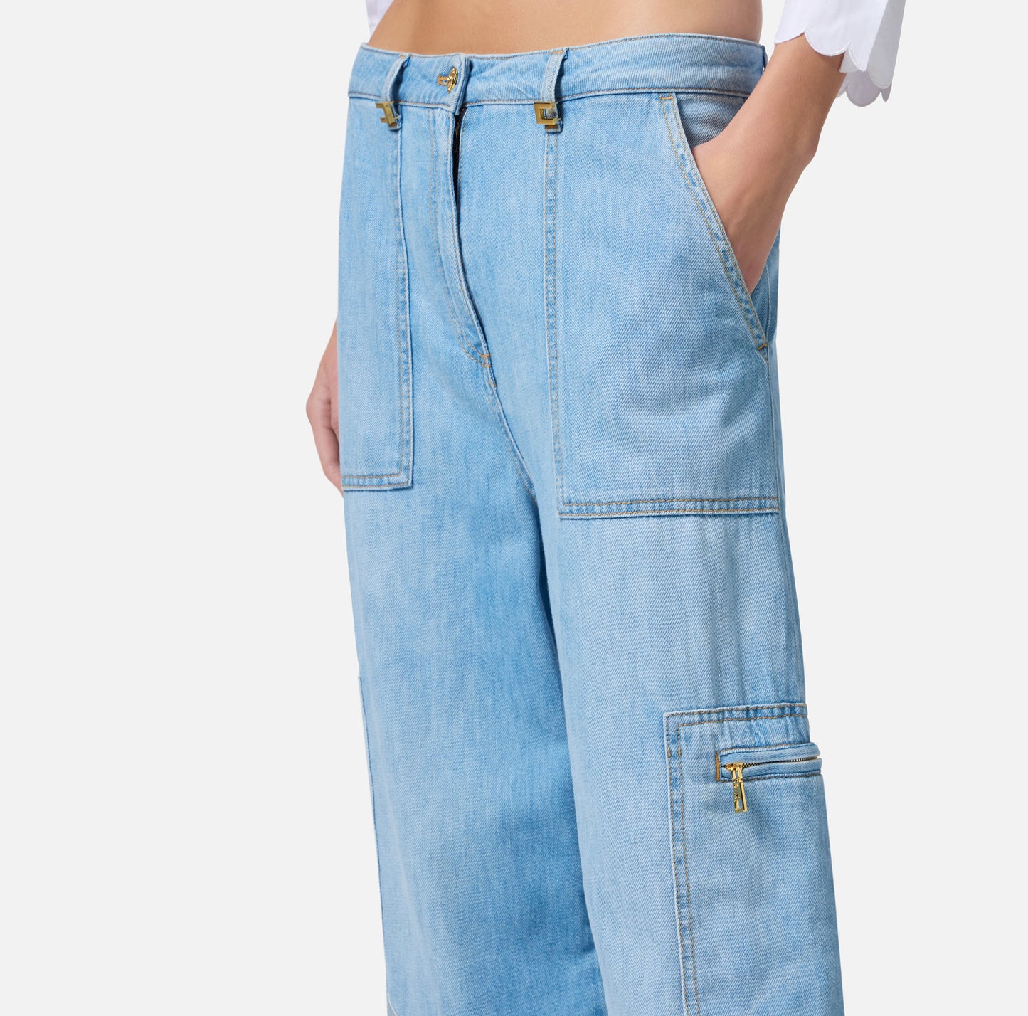 Jeans cargo con tasconi e dettaglio gioiello