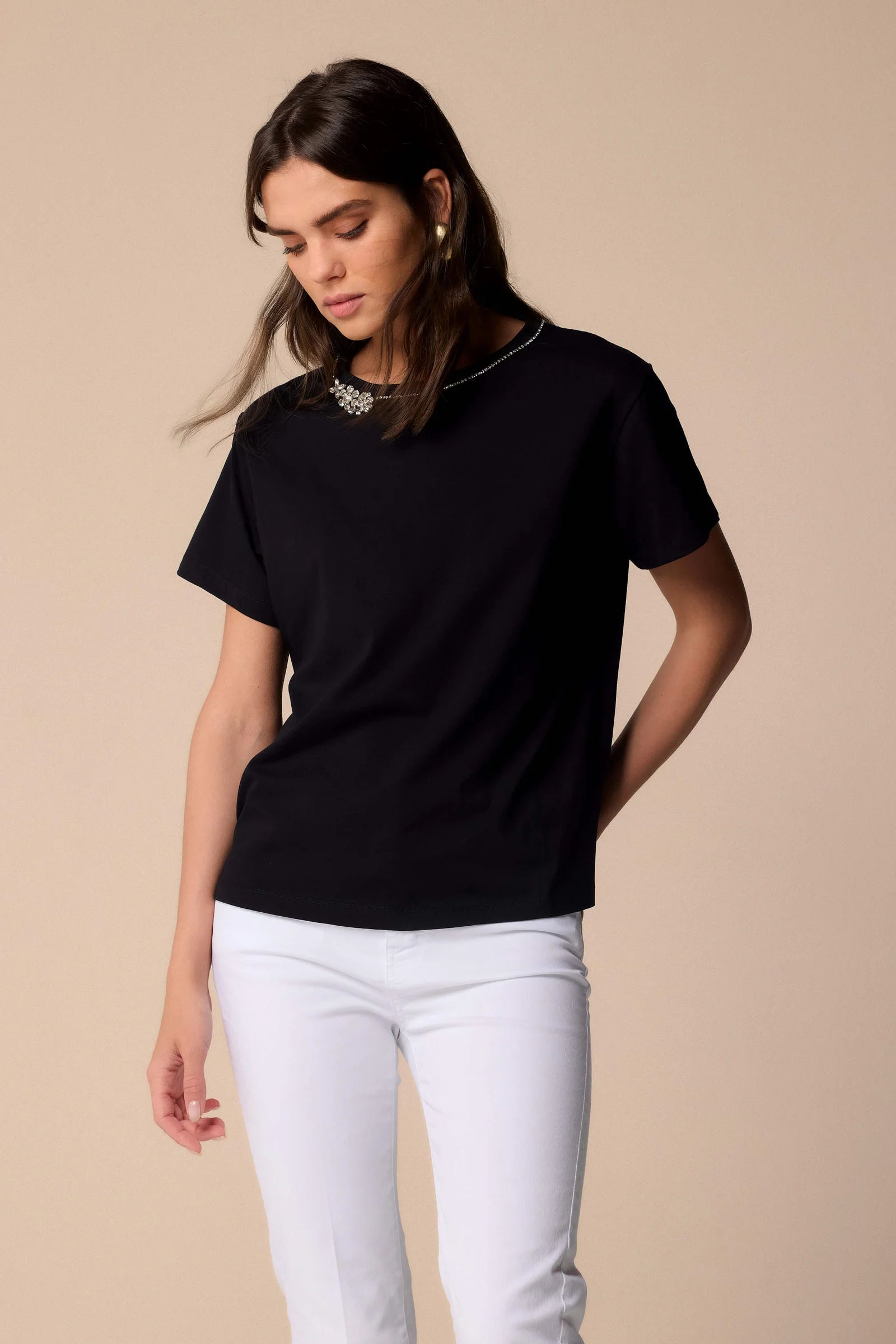 Kocca T-shirt con decorazione sullo scollo EGLE