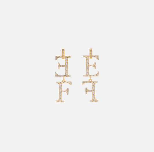 Orecchini in ottone con logo pendente