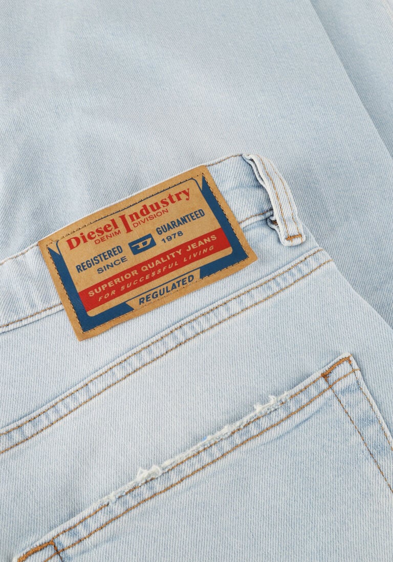 Pantaloni Donna Diesel straight leg jeans 1988 d-ark bleu clair