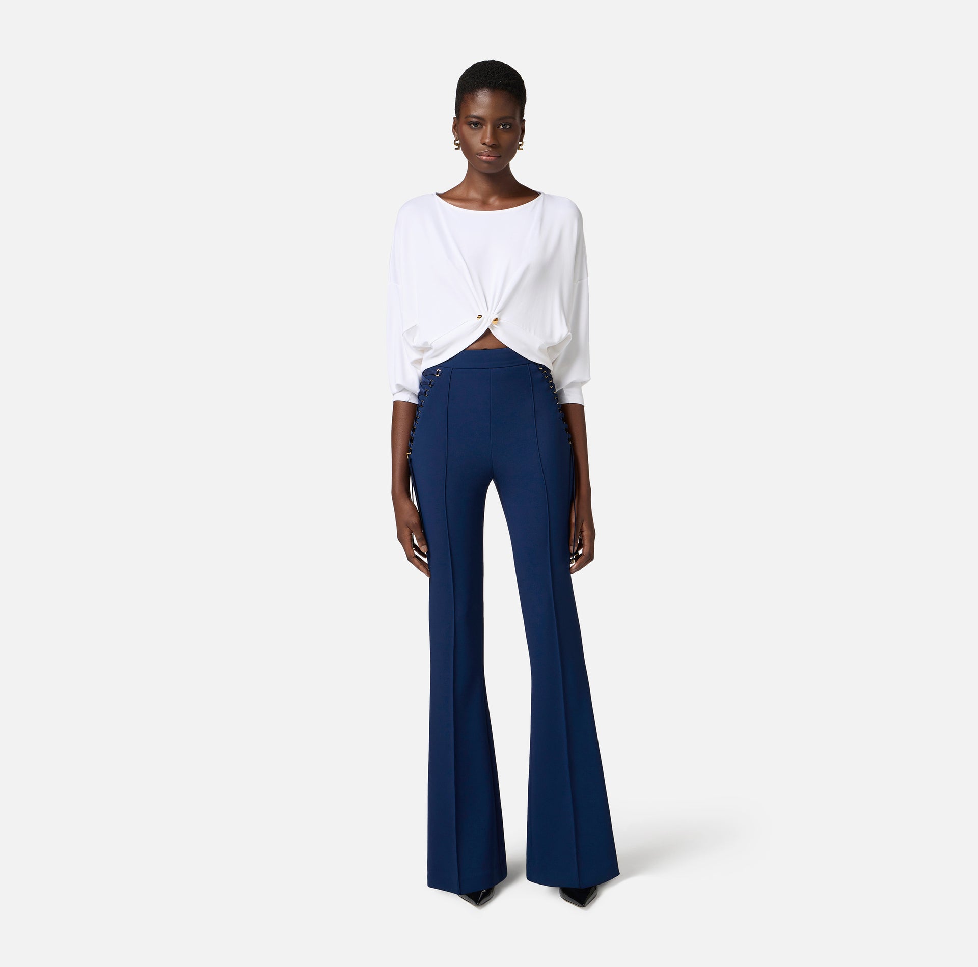 Pantaloni a zampa in crêpe con lacci criss-cross