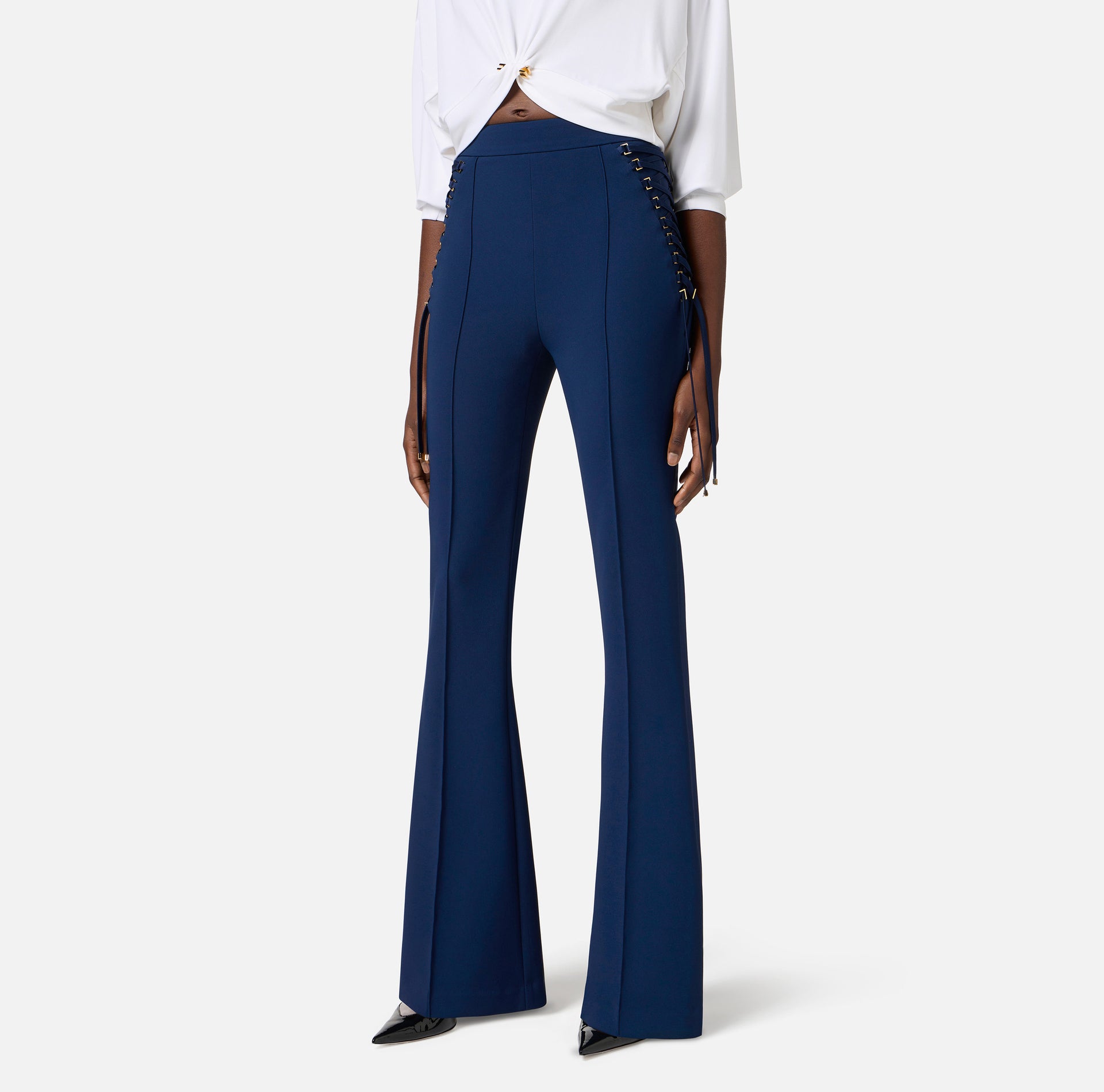 Pantaloni a zampa in crêpe con lacci criss-cross