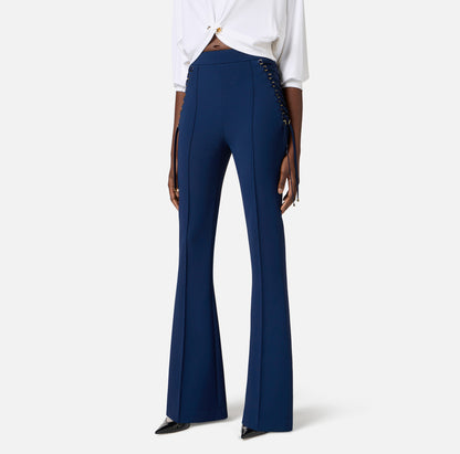 Pantaloni a zampa in crêpe con lacci criss-cross