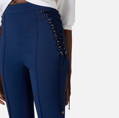 Pantaloni a zampa in crêpe con lacci criss-cross
