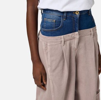 Pantaloni cargo in cotone con baschina in denim
