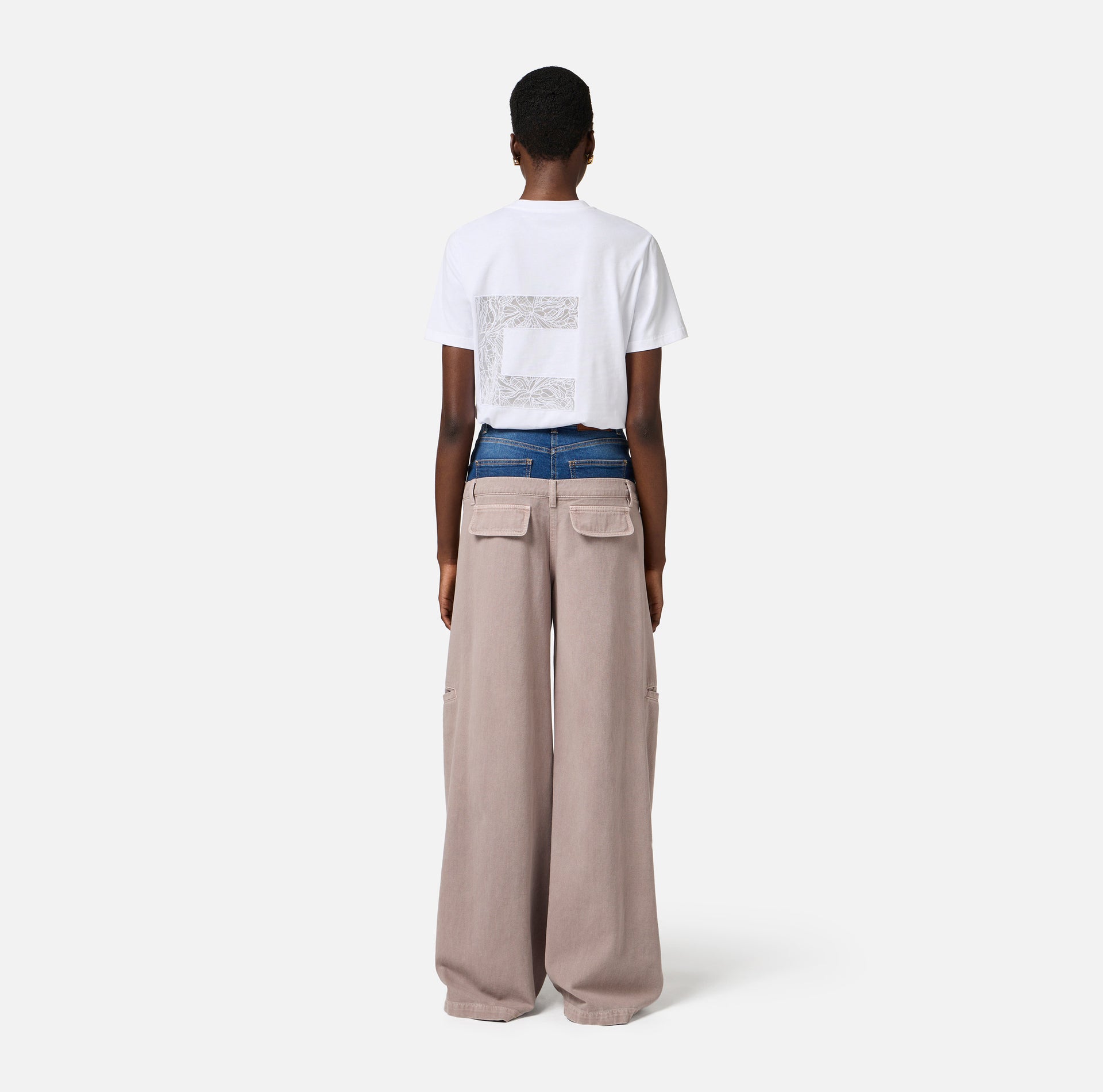 Pantaloni cargo in cotone con baschina in denim