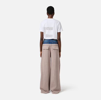 Pantaloni cargo in cotone con baschina in denim