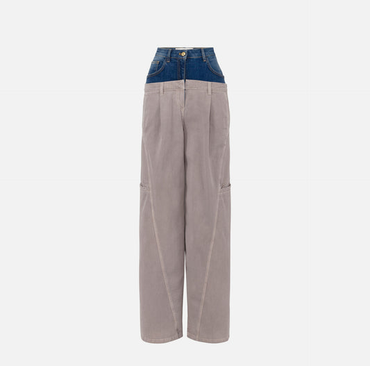 Pantaloni cargo in cotone con baschina in denim