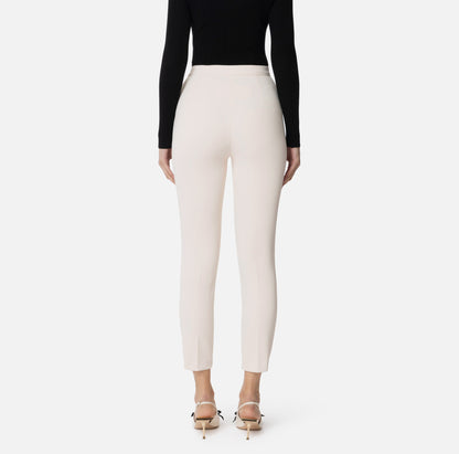 Pantaloni slim in crêpe con placca logo