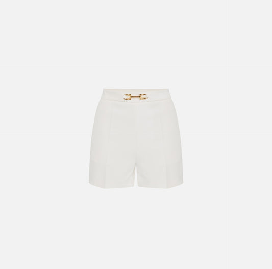 Shorts in crêpe con morsetto e patte