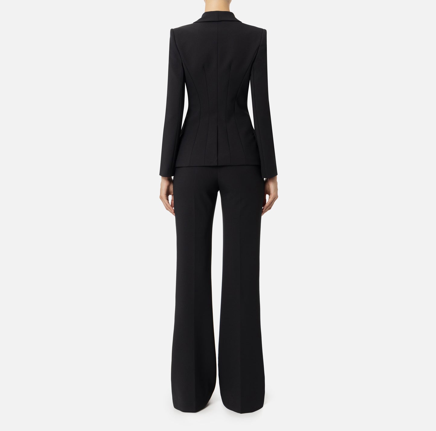 Tailleur in doppio crêpe stretch con giacca sciallata e pantalone a palazzo